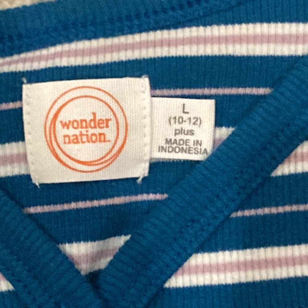 Wonder Nation Vneck Short Sleeve Shirt - Picture 4 of 4